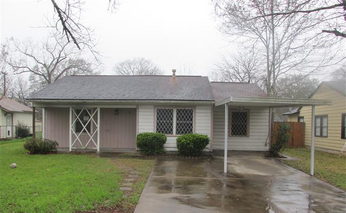 1213 N Tinsley St, Angleton, TX 77515 