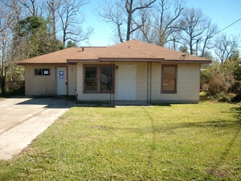 385 Holly St, Bridge City, TX 77611 