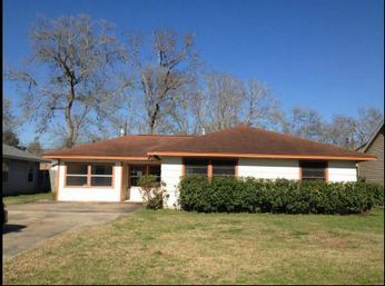 229 Acacia St, Lake Jackson, TX 77566 
