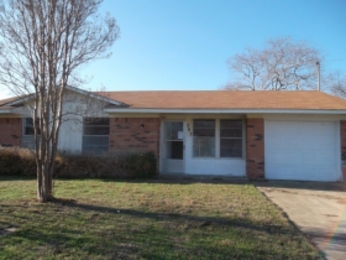 303 Andrew Dr, Mabank, TX 75147 