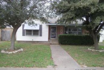 1003 Taylor St, Mc Gregor, TX 76657 