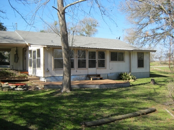 1065 Lovers Lane, Lockhart, TX 78644 
