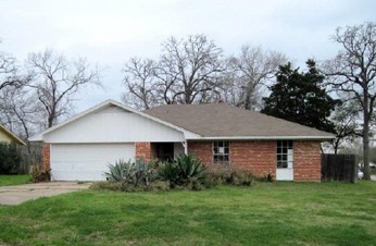 3304 Foxwood Dr, Bryan, TX 77803 