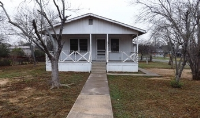 620 N 4th St, Carrizo Springs, TX 78834 