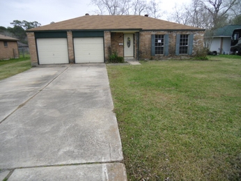 5607 Yacht Club Dr, Dickinson, TX 77539 