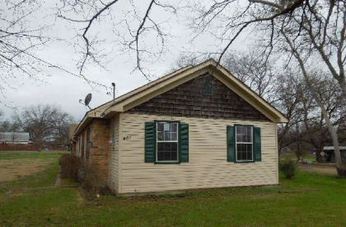 401 College St, Italy, TX 76651 