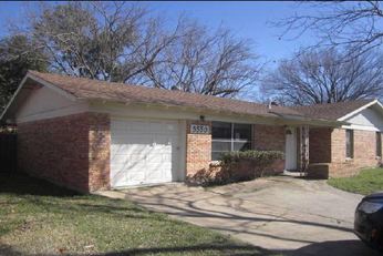 3550 Reeves St, Fort Worth, TX 76117 