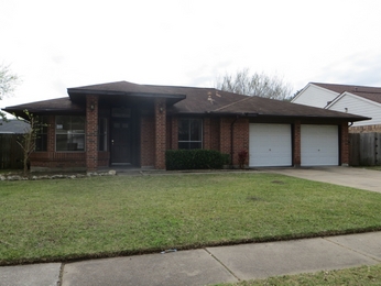 15730 Pipers View Dr, Webster, TX 77598 