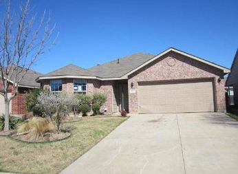 9083 Riverfalls Dr, Fort Worth, TX 76118 