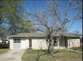 1106 Canyon Bluff Dr, San Antonio, TX 78227 
