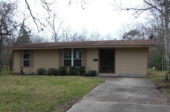 61 Hybiscus Ct, Lake Jackson, TX 77566 