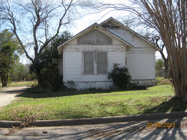 530 Lake Park Avenue, Waxahachie, TX 75165 