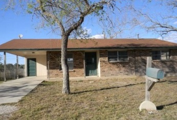 502 Davis Ave, Devine, TX 78016 