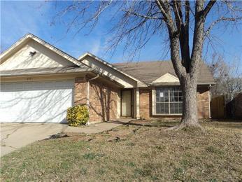 809 Cornfield Dr, Arlington, TX 76017 