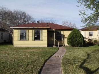 1106 W 7th St, Freeport, TX 77541 