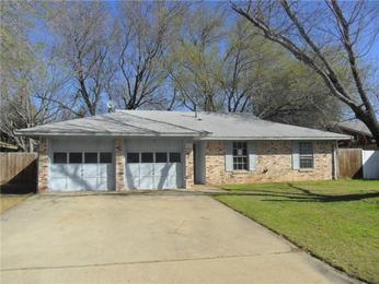 3423 Hummingbird Ln, Denton, TX 76209 