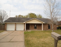 5526 Thornwood Cir, Dickinson, TX 77539 