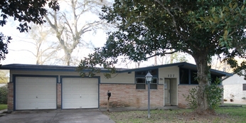 127 Sage St, Lake Jackson, TX 77566 