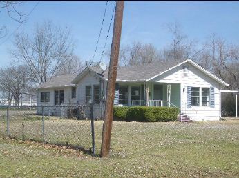 427 E Austin St, De Kalb, TX 75559 