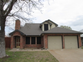 215 Mahogany Dr, Arlington, TX 76018 
