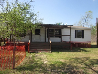 142 County Rd 164, Floresville, TX 78114 