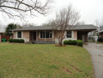 1113 Belmont St, Gainesville, TX 76240 