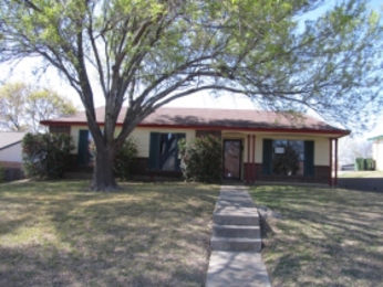 1910 Angelina Dr, Garland, TX 75040 