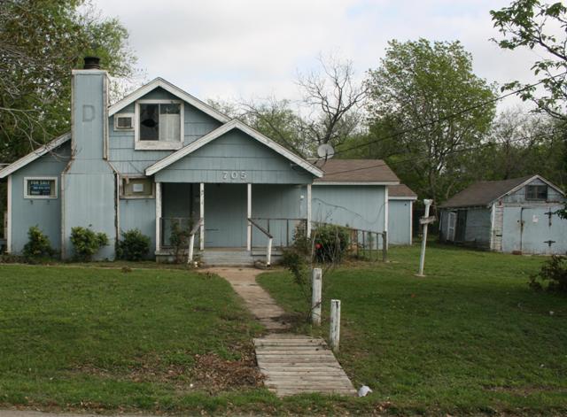 705 W Hendricks Street, Cedar Hill, TX 75104 