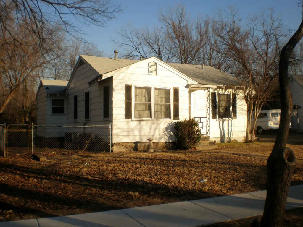 706 Ne 17th St., Grand Prairie, TX 75050 