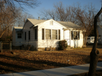 706 Ne 17th St., Grand Prairie, TX 75050 