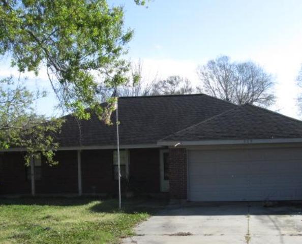 529 S Arcola St, Angleton, TX 77515 