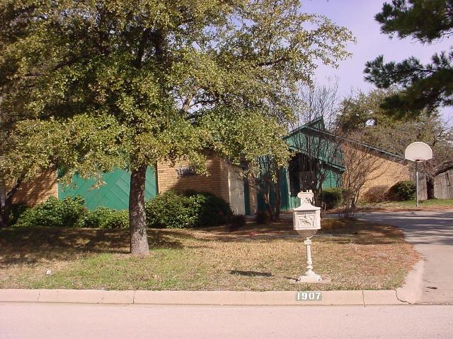 1907 Everglade Dr, Gainesville, TX 76240 
