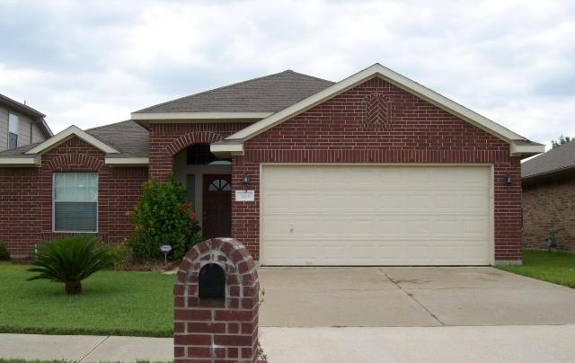 7415 Superior Dr, Baytown, TX 77521 