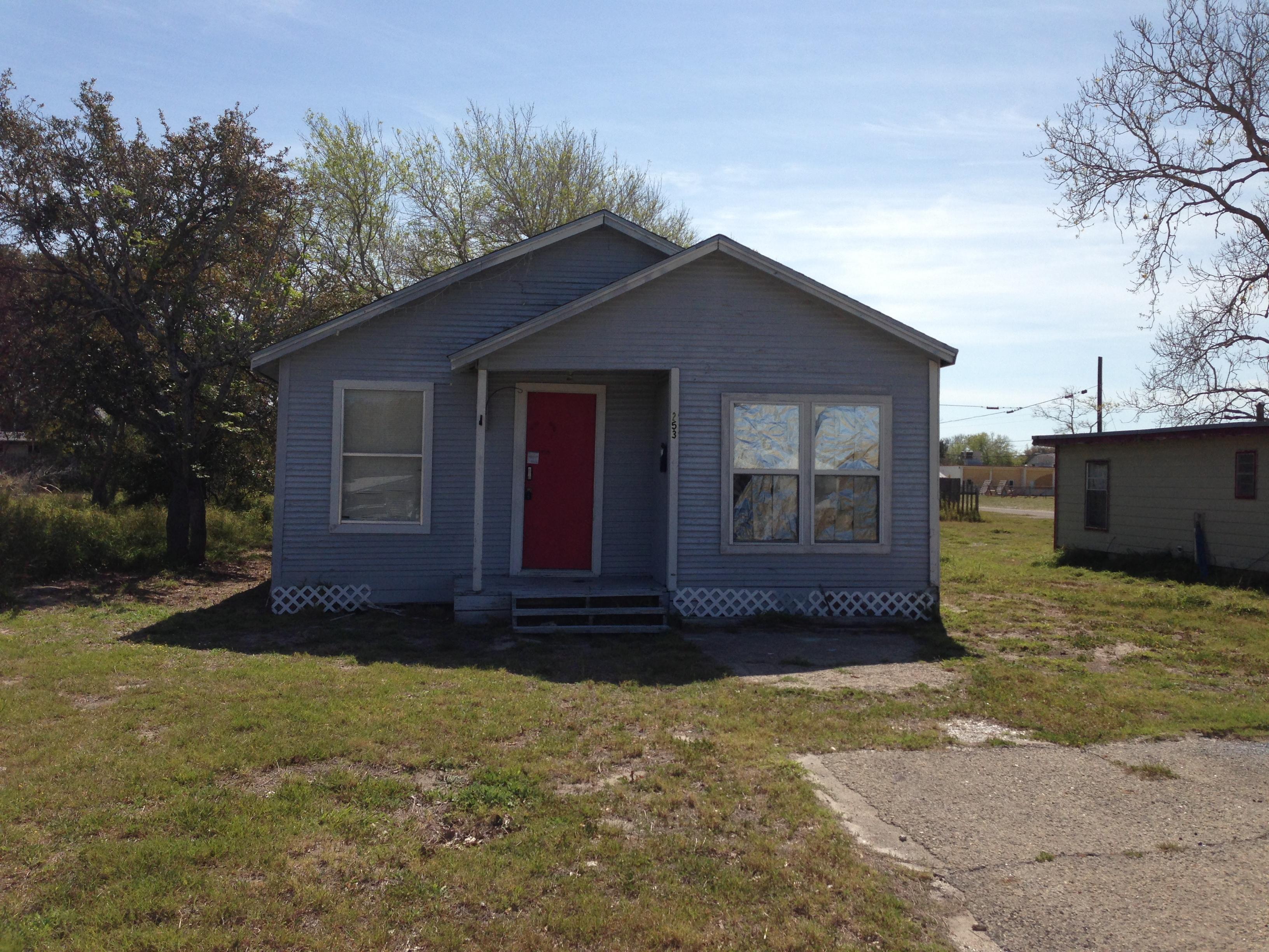 253 South 8th Street, Aransas Pass, TX 78336 