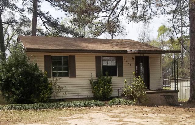 2205 Sledge St, Marshall, TX 75670 