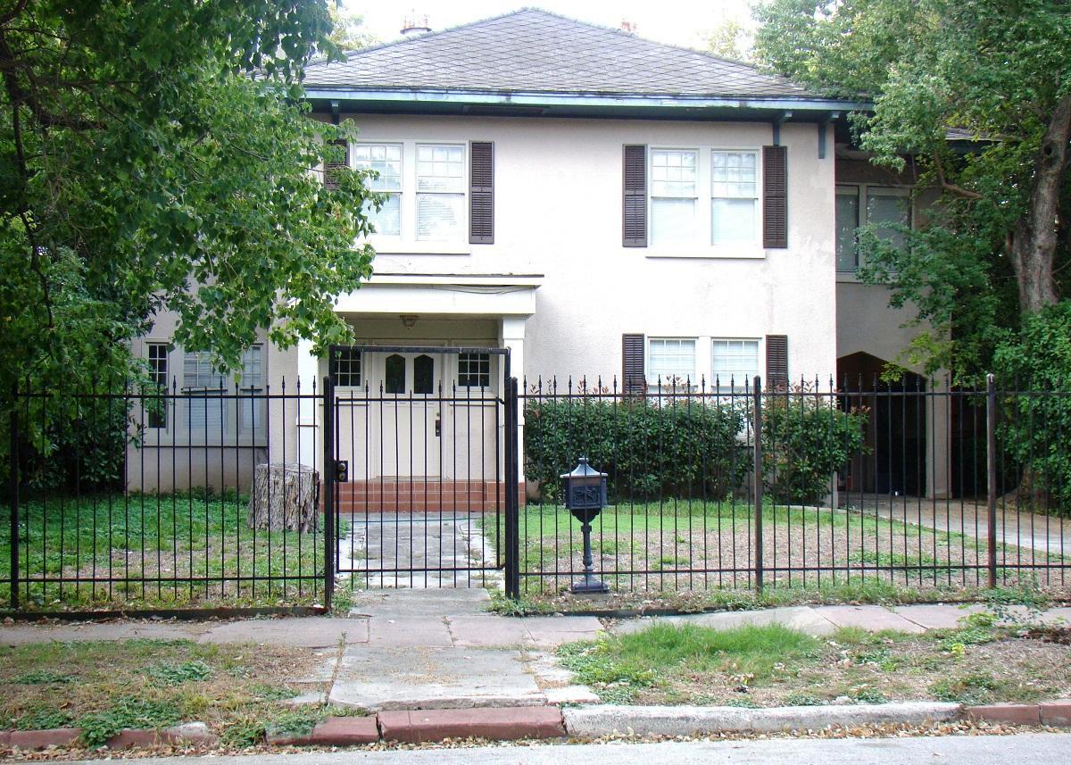 214 Avondale Street, Houston, TX 77006 