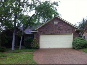 4405 Warwick Ln, Bryan, TX 77802 