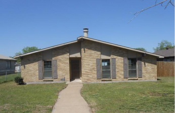 7231 Flameleaf Pl, Dallas, TX 75249 