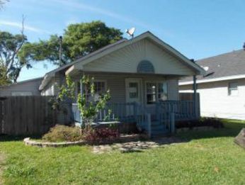 7237 Terrell St, Groves, TX 77619 