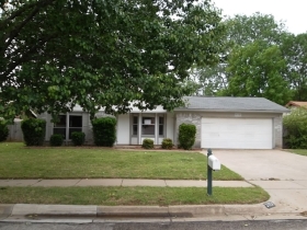 3113 Whisper Wood Ln, Bedford, TX 76095 