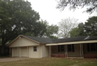 702 Ave J, El Campo, TX 77437 