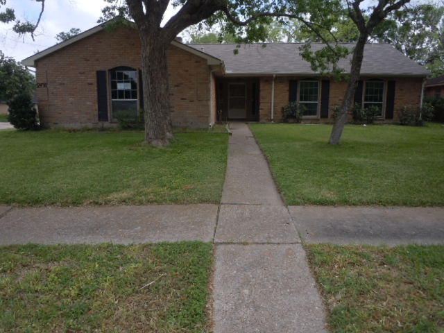 201 Dover Ln, Friendswood, TX 77546 