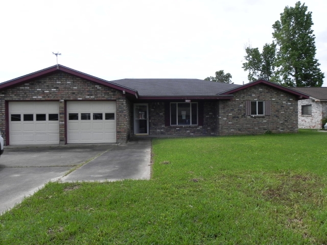 1817 West Kirby Ave, Orange, TX 77632 