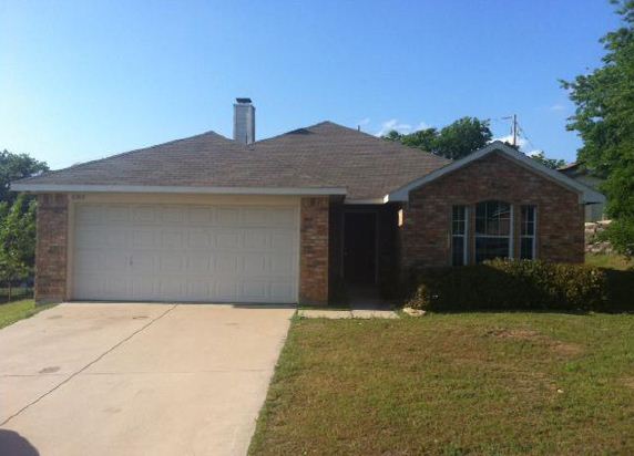 6304 Over Lake Dr, Fort Worth, TX 76135 