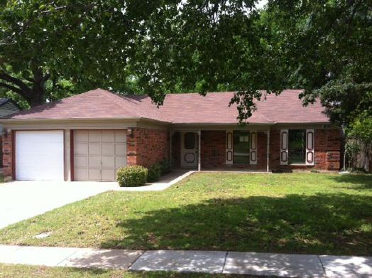2301 Holly Dr, Euless, TX 76039 