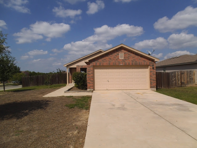 240 Myrtle St, Kyle, TX 78640 