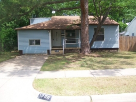 1506 Cottonwood St, Grand Prairie, TX 75050 