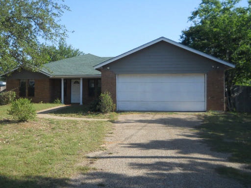 807 Barry Ln, Cleburne, TX 76031 