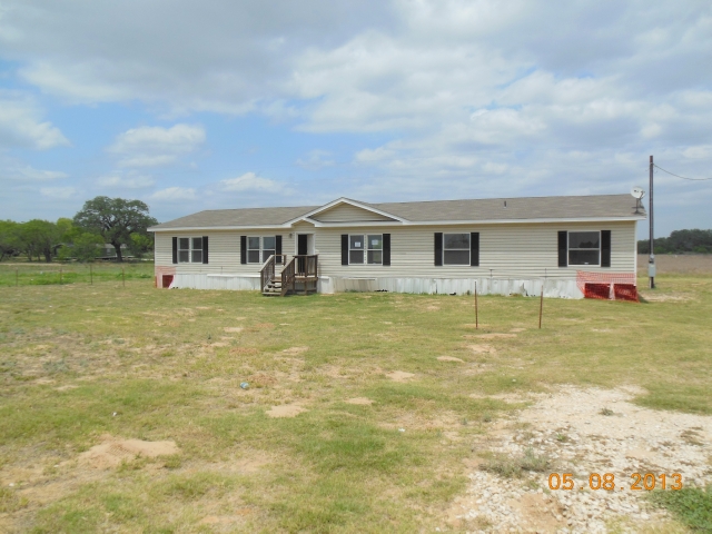 2045 County Road 7711, Devine, TX 78016 