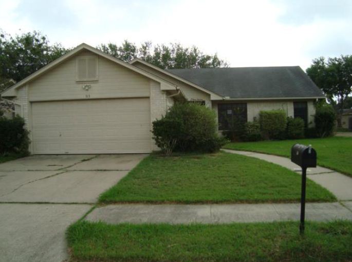313 Fernwood Circle, Victoria, TX 77901 